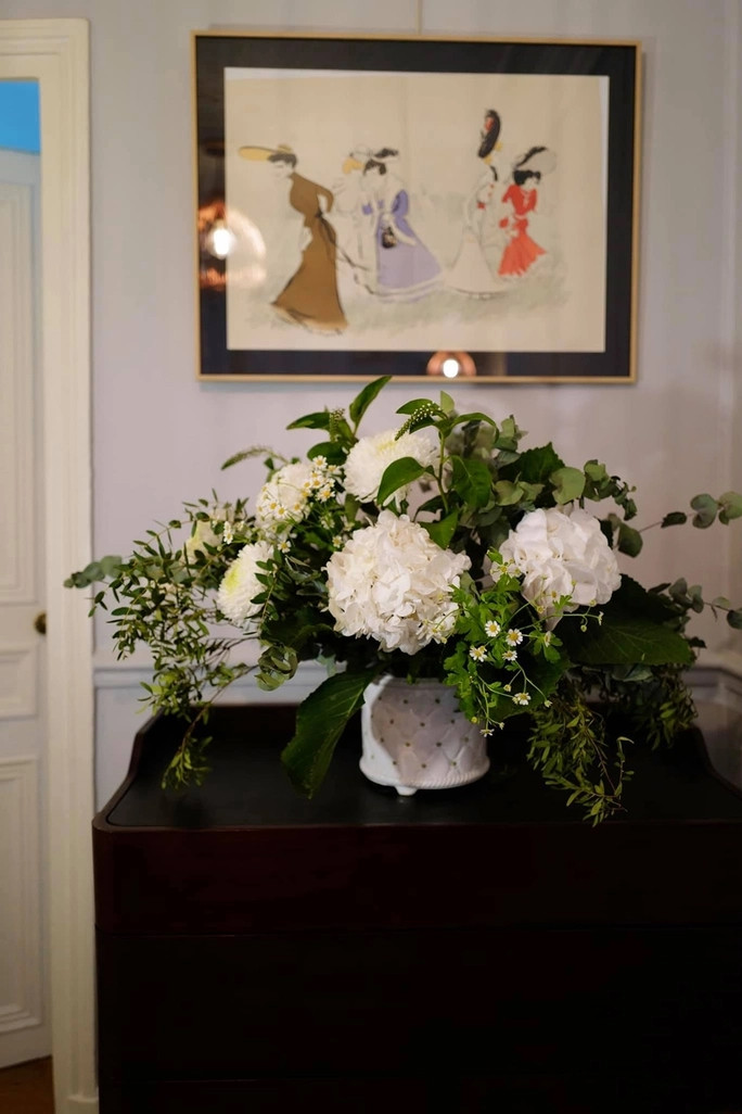 Mùa nào thức nấy, Hồng Nhung đều mua hoa cắm trong những bình nhỏ để bàn.