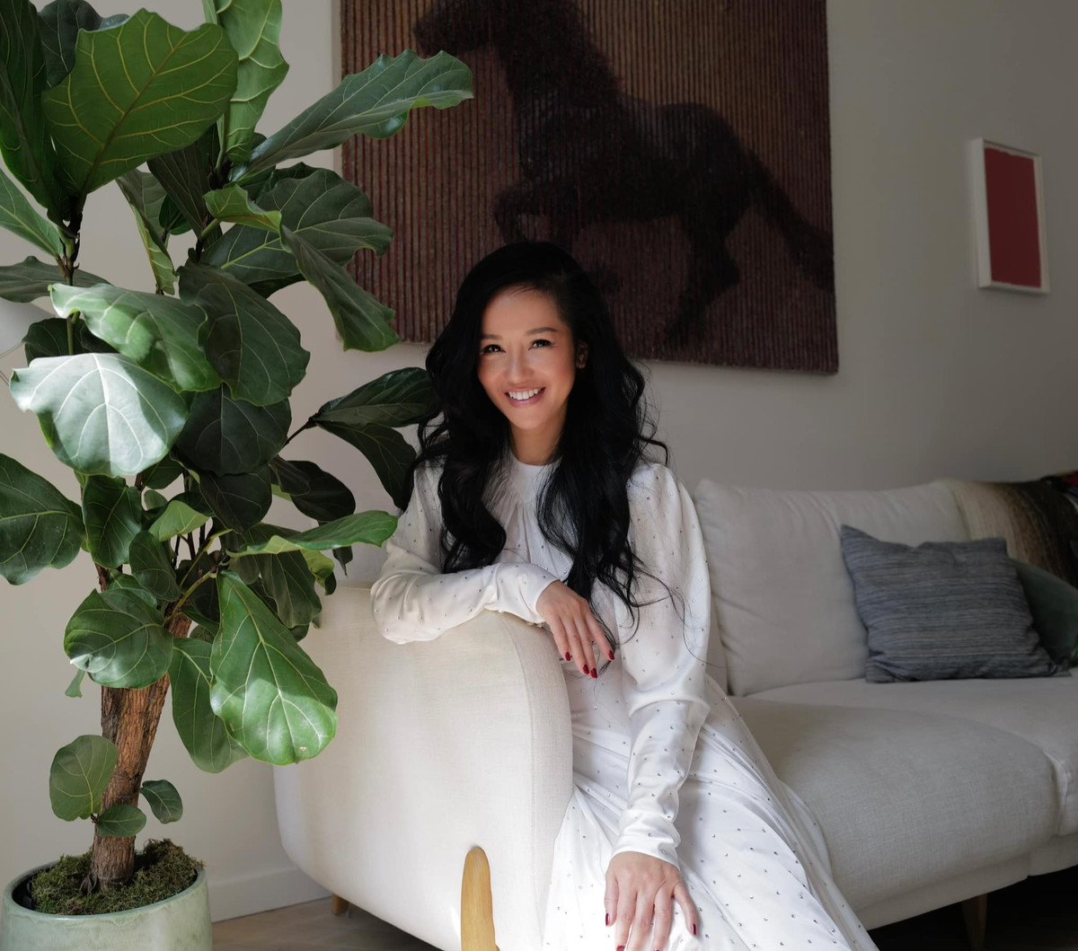 Sang Pháp từ giữa năm 2021, "Bống" Hồng Nhung và các con sống trong căn nhà vừa ấm cúng vừa hiện đại.