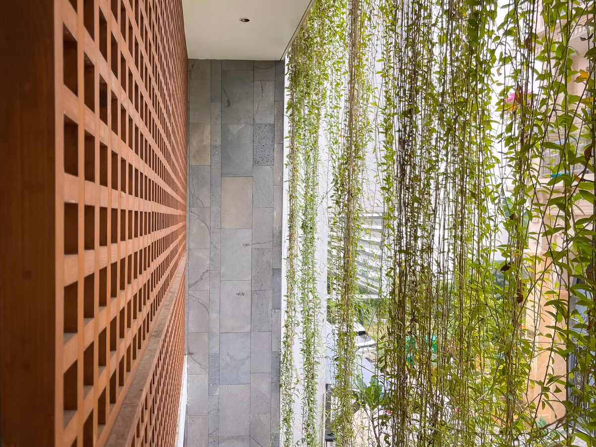 Bên cạnh đó, nhóm thiết kế còn đề xuất giải pháp “lớp chịu nhiệt” với lớp đầu tiên là lớp cây xanh.