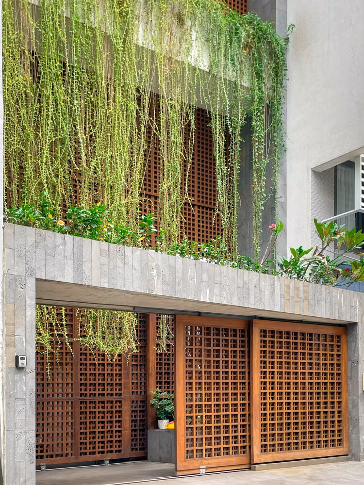 Nhóm thiết kế đề xuất giải pháp kéo lùi không gian theo tầng, với nguyên tắc tầng trên cao hơn tầng dưới khoảng 2,5m.