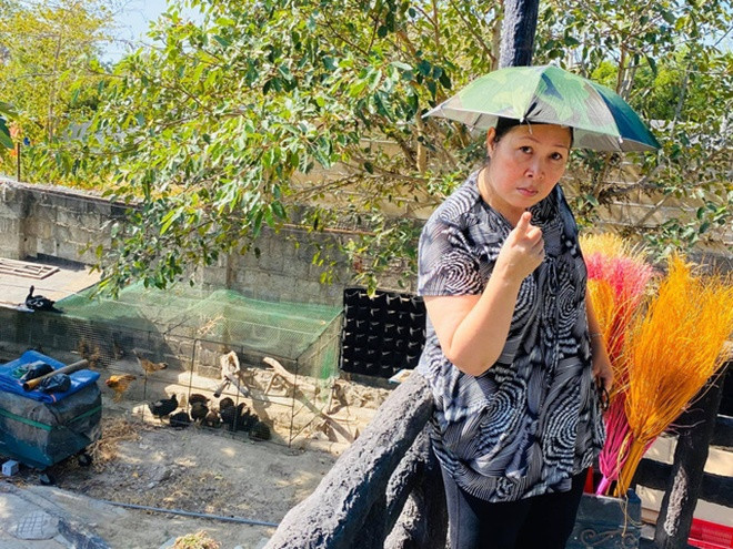 Nhờ diện tích rộng lớn, gia trang của NSND Hồng Vân còn có cả khu nuôi gà, vịt, trồng rau, đào ao thả cá..