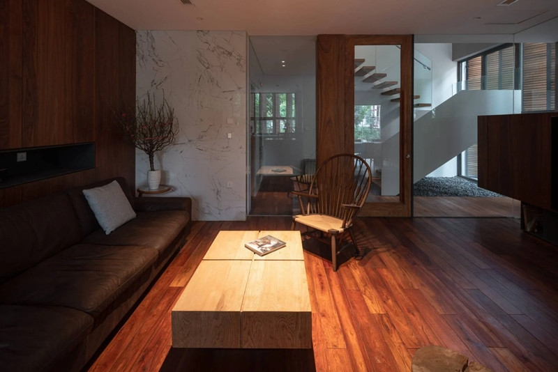 Phòng khách đơn giản nhưng tinh tế.