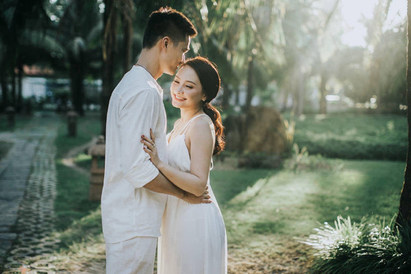 Không chỉ có một sự nghiệp ổn định và "lên hương", Bảo Thanh còn có mối tình đầu chất lượng là ông xã hiện tại. Nữ diễn viên sinh năm 1990 lên xe hoa từ lúc ngồi trên ghế nhà trường, trải qua nhiều khó khăn trong công việc lẫn cuộc sống nhưng cô cùng chồng đã mạnh mẽ vượt qua.