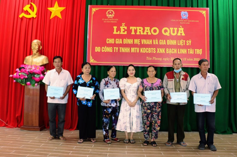 Thanh Nhi được nhiều người nhận xét là sắc sảo, nhạy bén trong kinh doanh nhưng sống rất giản dị, luôn biết quan tâm đến người khác. Ảnh: Baobaclieu