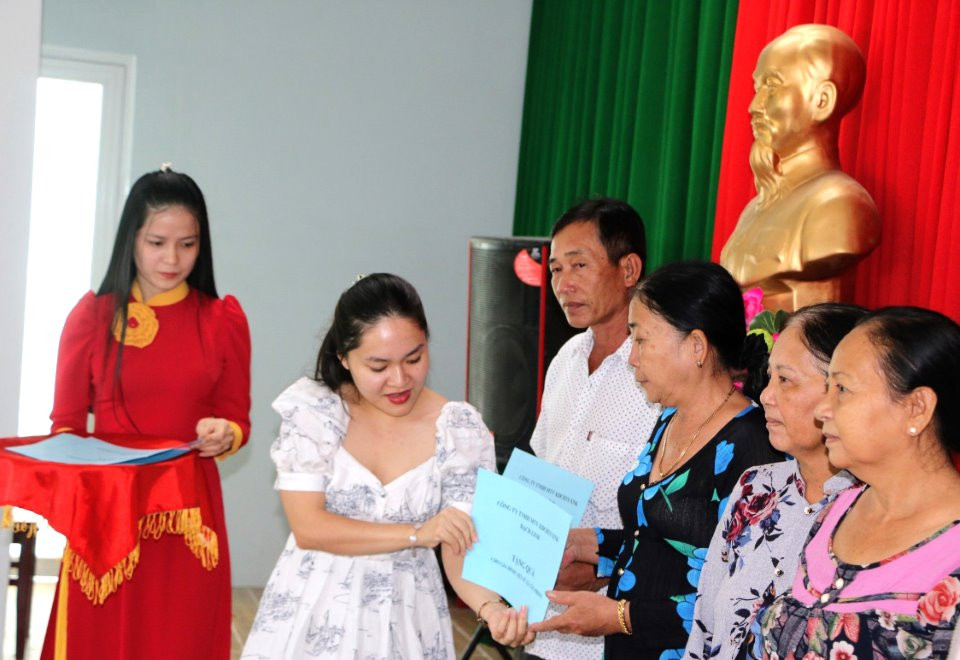 Sau đó 1 năm, Thanh Nhi được mẹ ruột giao lại quyền điều hành 3 công ty khác tại ấp Khúc Tréo A (Tân Phong) giá trị hàng trăm tỷ đồng. Ảnh: Baobaclieu