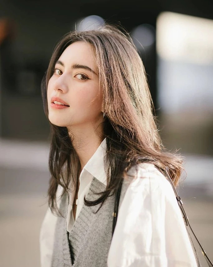 Với vai diễn Mae Nak trong phim "Tình Người Duyên Ma" khởi chiếu vào năm 2013, Mai Davika (tên thật Davika Hoorne) được gắn liền với danh xưng “Ma nữ đẹp nhất Thái Lan". Ảnh: Người lao động