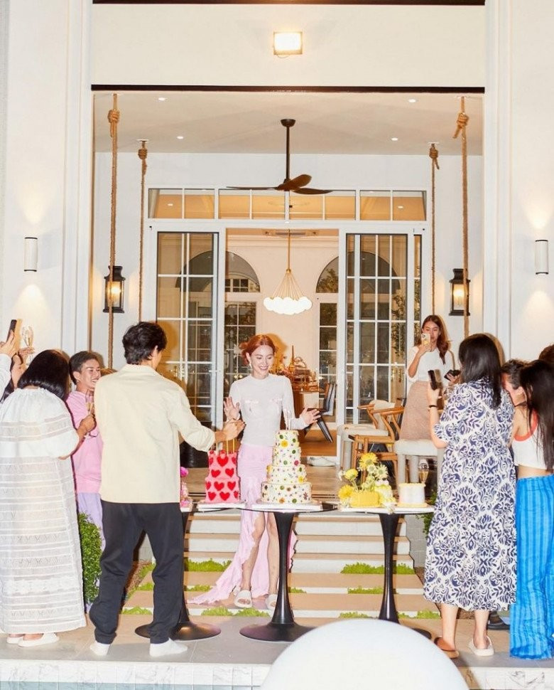 Tháng 5 vừa qua, nữ diễn viên mở tiệc tân gia, hé lộ cơ ngơi khủng. Ảnh: FBNV