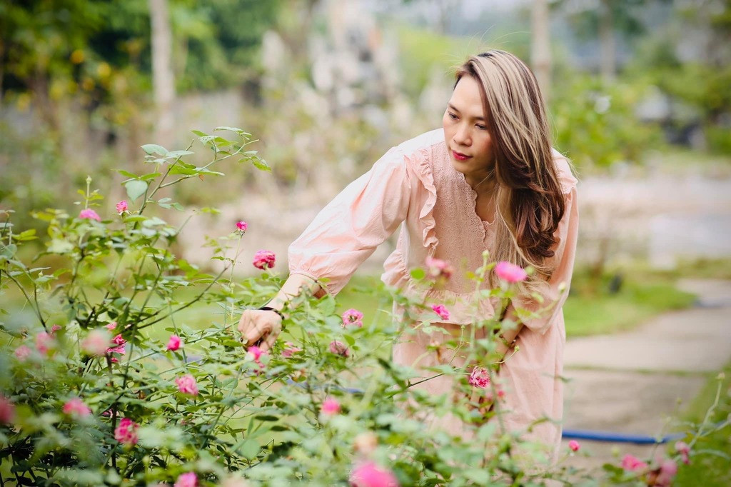 Dù lịch trình bận rộn, Mỹ Tâm vẫn lựa chọn cuộc sống gần gũi thiên nhiên, chăm sóc không gian xanh mướt.