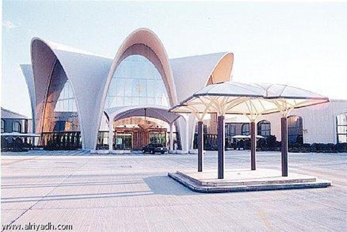 Nhà ga này được xây dựng trên diện tích 16.400 m2 và có 4 cổng lên máy bay. Ảnh: Wiki