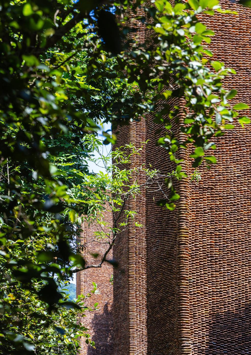 Thiết kế này mang đến cảm giác vừa cổ kính, vừa nghiêm trang.