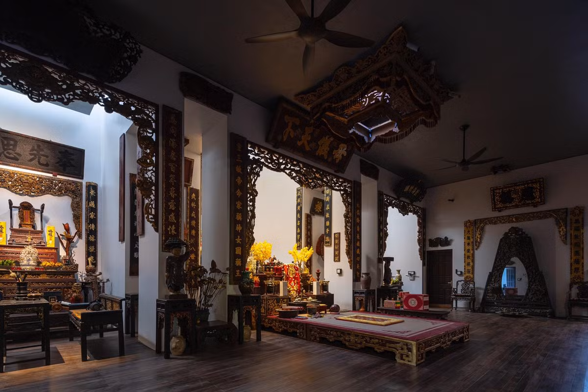 Khu nhà của nghệ sĩ Xuân Hinh được chia ra thành nhiều gian nhỏ.