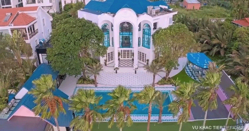 Bài đăng của Vũ Khắc Tiệp khiến cộng đồng mạng dấy lên nghi vấn "ông bầu" bất ngờ dọn khỏi căn biệt thự là do hết hợp đồng thuê nhà.