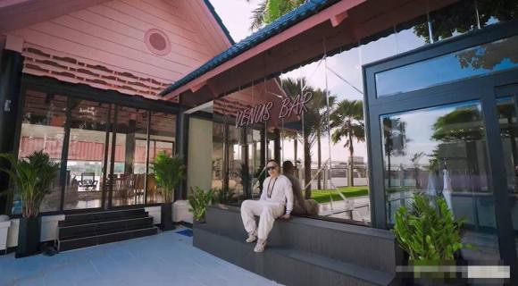 Căn biệt được đặt tên Venus Secret, sử dụng làm địa điểm quay vlog, tổ chức các sự kiện và show thời trang.