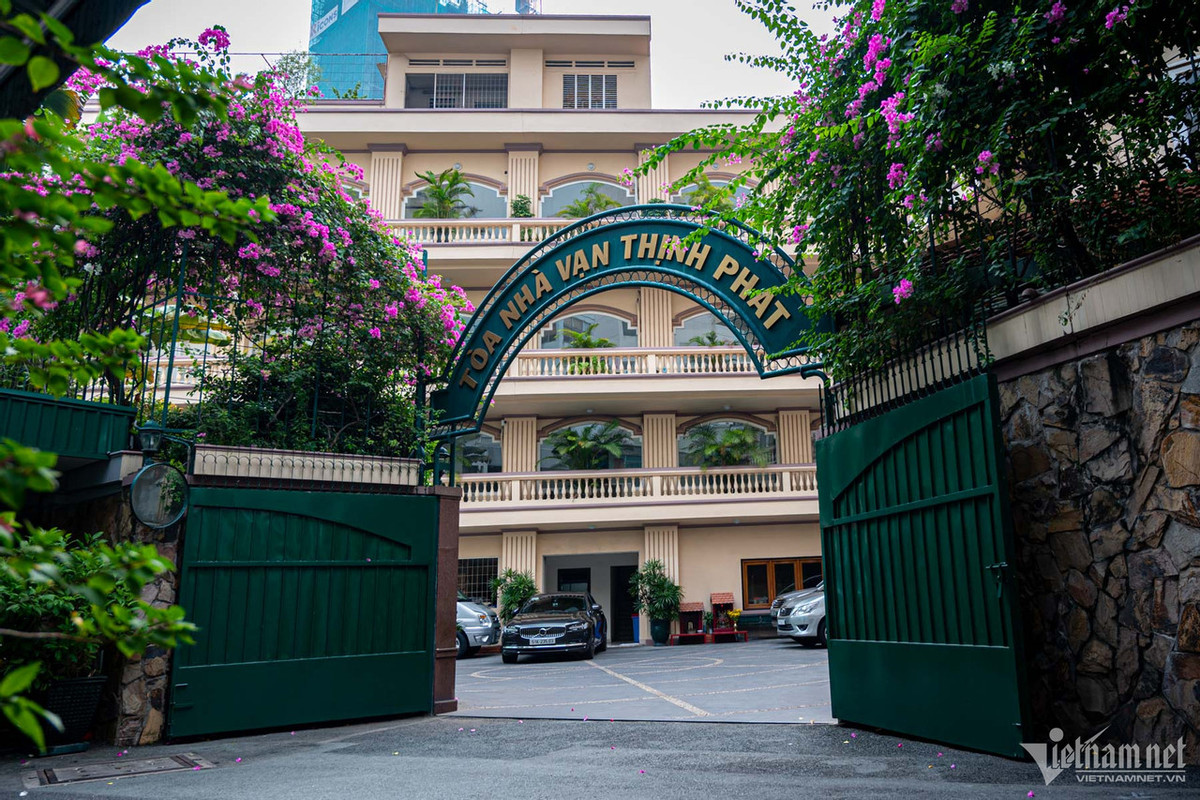 Liên quan đến vụ Vạn Thịnh Phát, nhiều siêu dự án và bất động sản "khủng" ở vị trí đắc địa bậc nhất TP.HCM được bà Trương Mỹ Lan nâng khống giá trị để thế chấp, chiếm đoạt hàng trăm nghìn tỷ đồng.