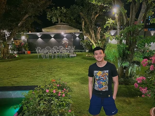 Khu vườn rộng mênh mông cũng là điểm nhấn đáng chú ý trong căn nhà của Quốc Trường. Nguồn ảnh: FBNV