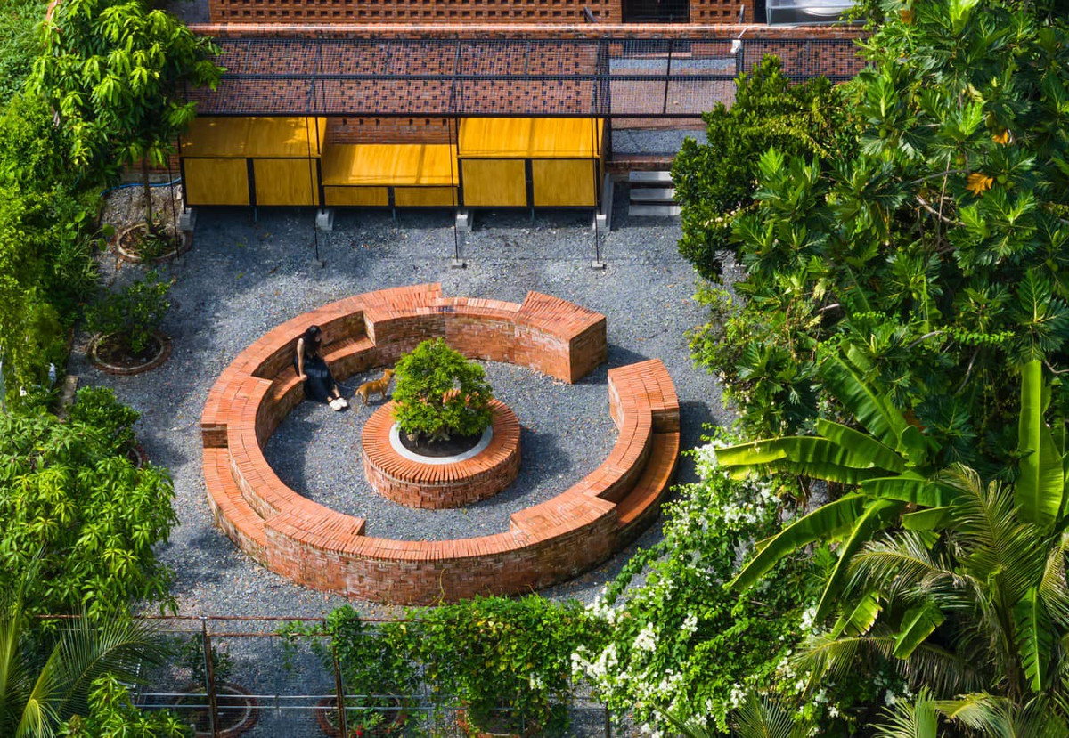 Khu vườn độc đáo dành cho gia chủ mê gạch nung. Nguồn ảnh: Hiroyuki Oki