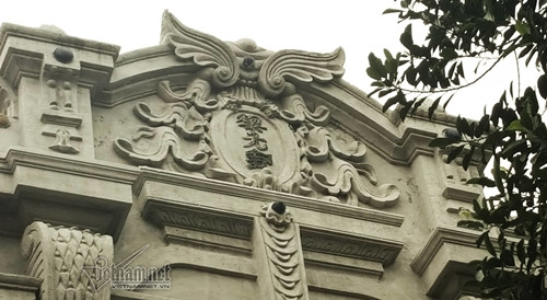 Mang kiến trúc Pháp nhưng căn biệt thự vẫn có nhiều nét giao thoa văn hóa với kiến trúc phương Đông. Ảnh: Vietnamnet