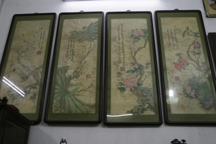 Các đồ vật trong nhà đều có niên đại trăm năm tuổi. Ảnh: Saostar