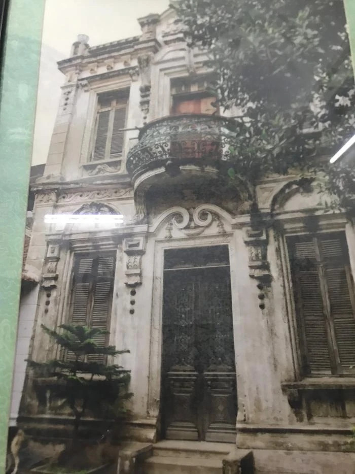 Đây là biệt thự "Tây" đầu tiên ở làng Việt cổ 1.000 năm tuổi Bát Tràng. Những người dân sống ở đây gọi ngôi nhà trăm tuổi này tuổi ấy là “nhà Tây”. Ảnh: Saostar