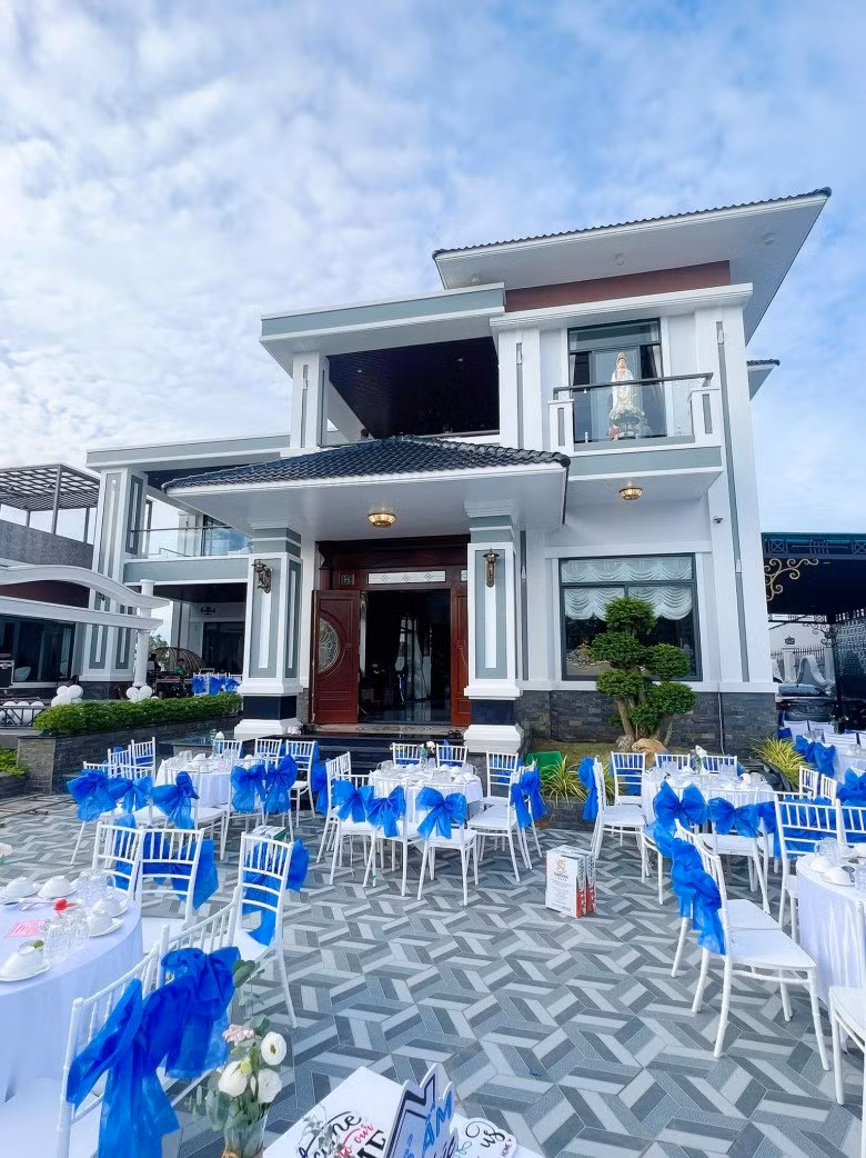 Biệt thự 3.000 m2 của Hà Trí Quang - Thanh Đoàn sở hữu không gian vườn thoáng đãng, tràn ngập cây xanh. Ảnh: FBNV