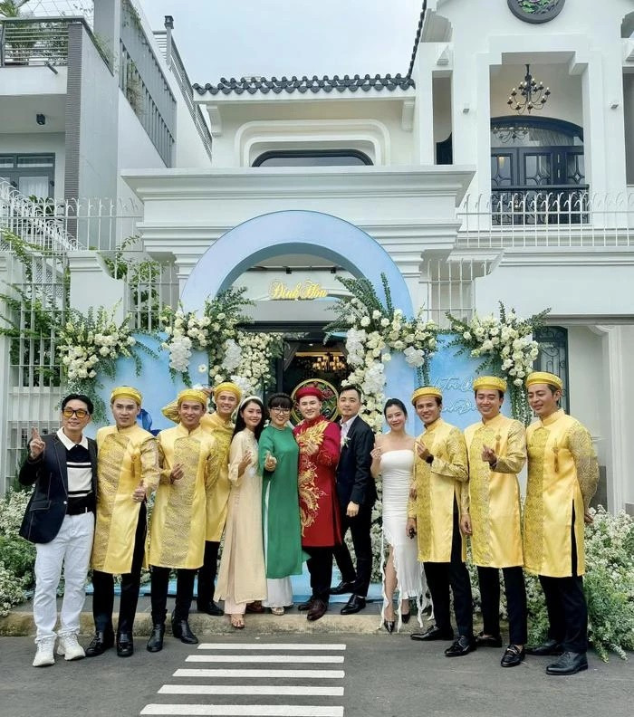 Sáng 19/10, lễ ăn hỏi của diễn viên Hà Trí Quang - Thanh Đoàn được tổ chức hoành tráng ở TP HCM và quê nhà Đồng Tháp. Ảnh: Saostar