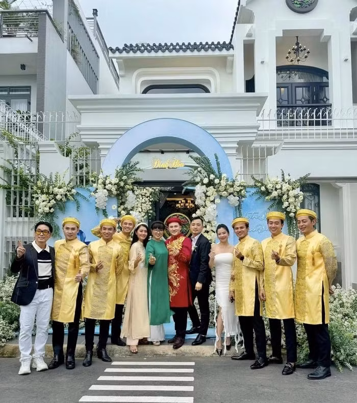 Sáng 19/10, lễ ăn hỏi của diễn viên Hà Trí Quang - Thanh Đoàn được tổ chức hoành tráng ở TP HCM và quê nhà Đồng Tháp. Ảnh: Saostar