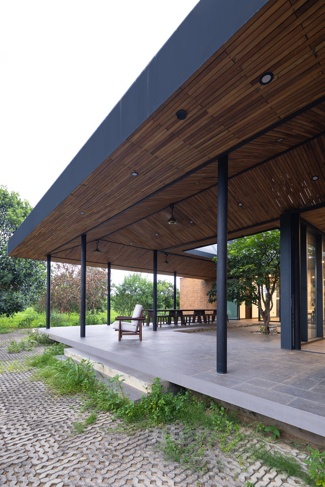 Ngoài ra, gỗ có nguồn gốc từ rừng được quản lý bền vững phải trải qua các giai đoạn chế biến để có thể sử dụng lâu dài.