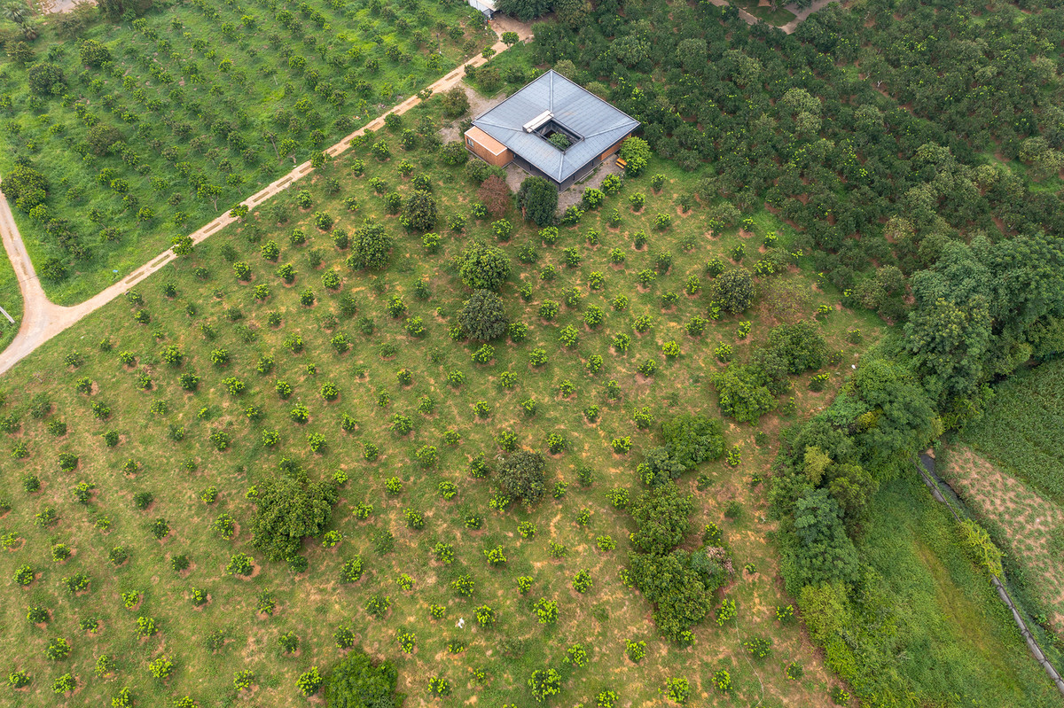 Giải pháp kiến trúc được thiết kế để phục vụ như một nguyên mẫu cho các cấu trúc nông thôn thích ứng, phù hợp với nhu cầu sản xuất hiện đại và điều kiện sống của con người.