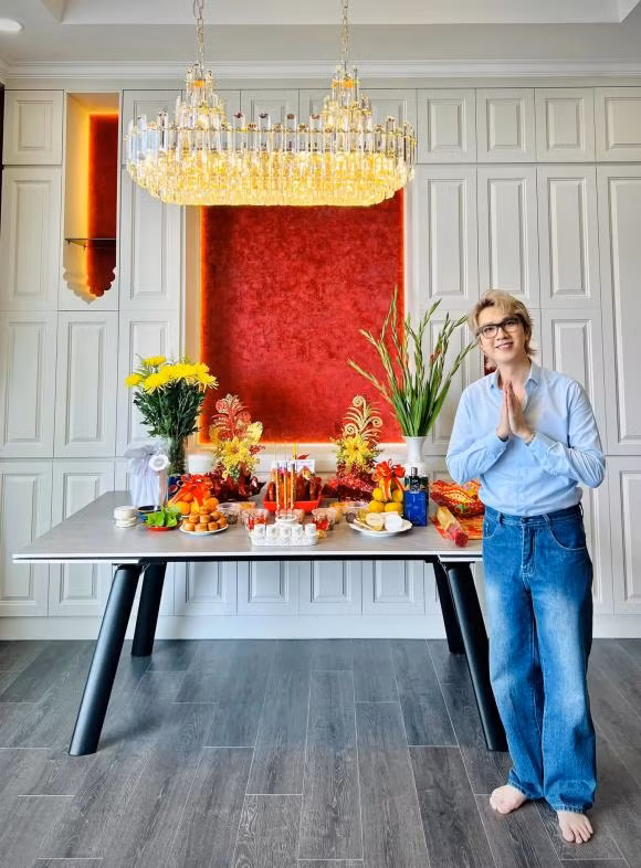 Hơn nhiều năm hoạt động, Minh Xù đã có một chỗ đứng nhất định trong làng giải trí, được công chúng nhớ đến với vai trò là một ca sĩ, MC của nhiều chương trình.