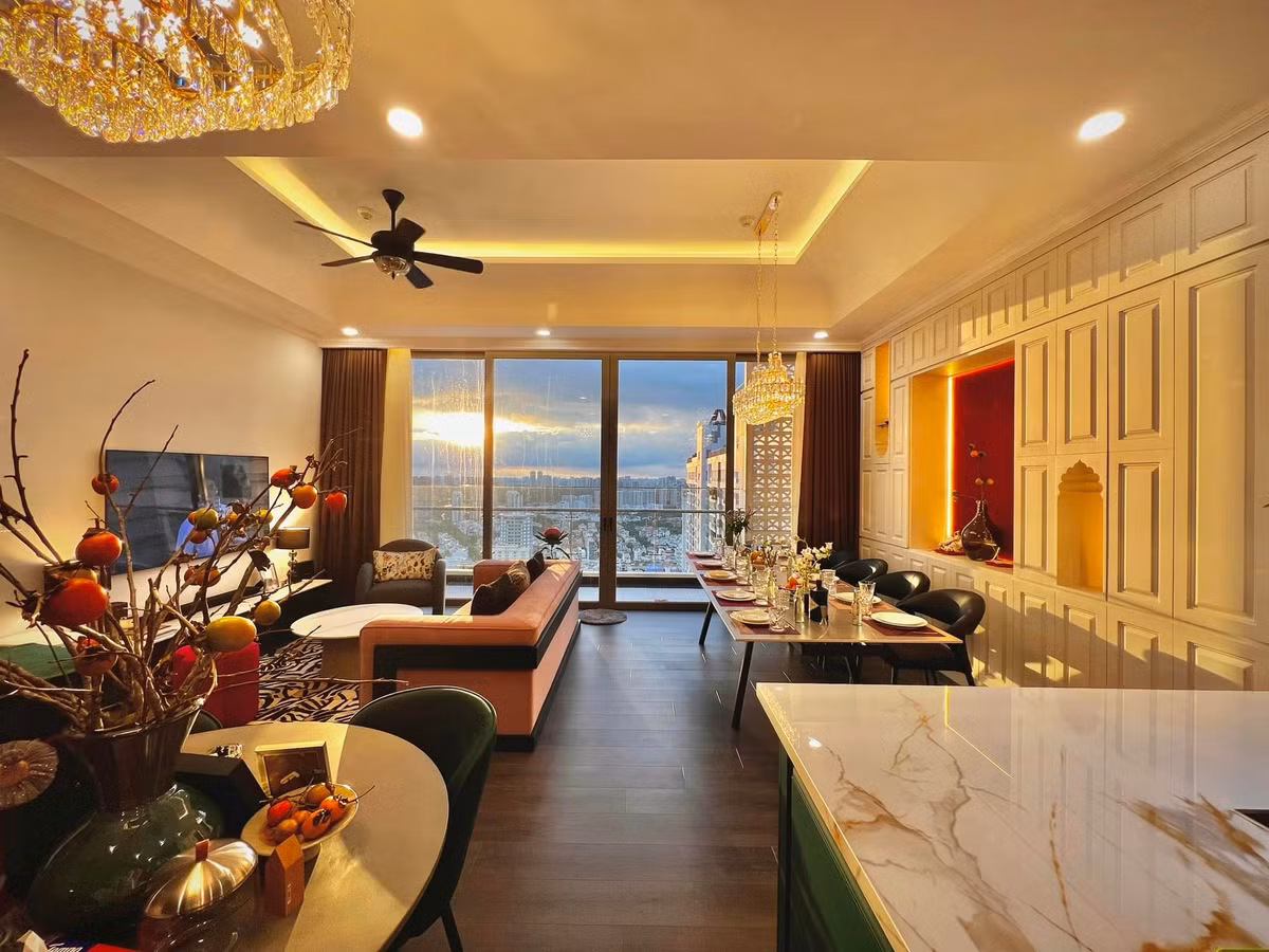 Qua loạt ảnh có thể thấy, căn hộ của MC Minh Xù khá rộng rãi, thiết kế theo phong cách tân cổ điển.