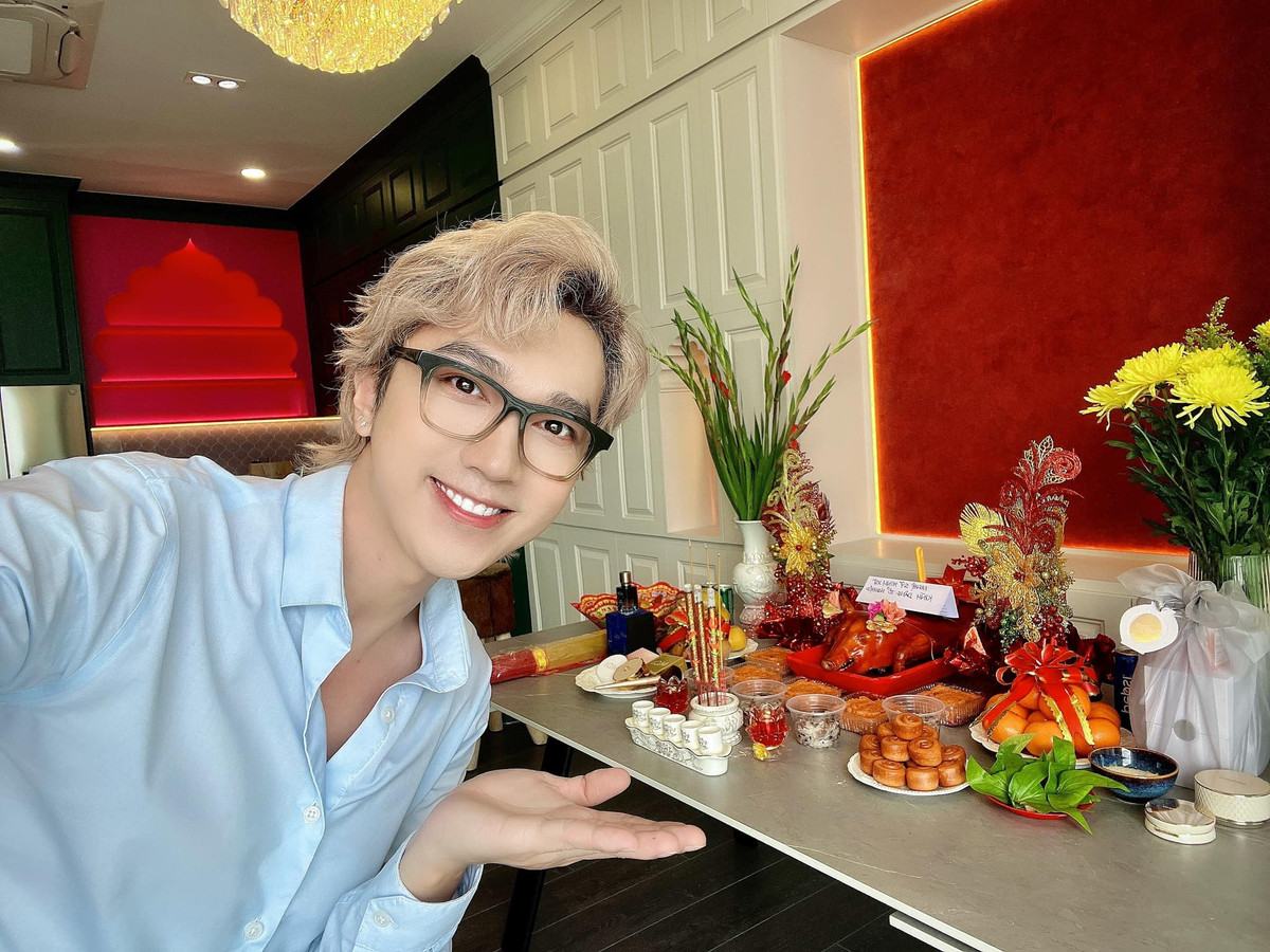 Minh Xù tên thật là Bùi Quốc Minh, sinh năm 1988 tại TP HCM.