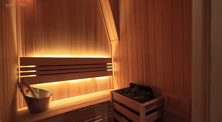 Trong biệt thự còn có phòng giải trí, xông hơi...