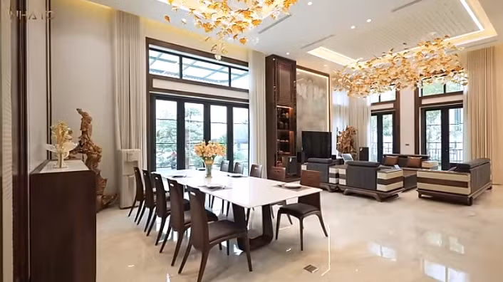 Toàn bộ tầng 1 dành cho không gian phòng khách và bếp.