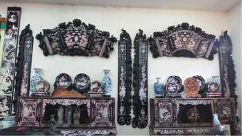 Bên cạnh những bộ sập gụ, tủ chè bằng gỗ quý, Minh "Sâm" còn chơi cả những bộ hoành phi, câu đối cổ thuộc hàng độc nhất vô nhị. Ảnh: Internet