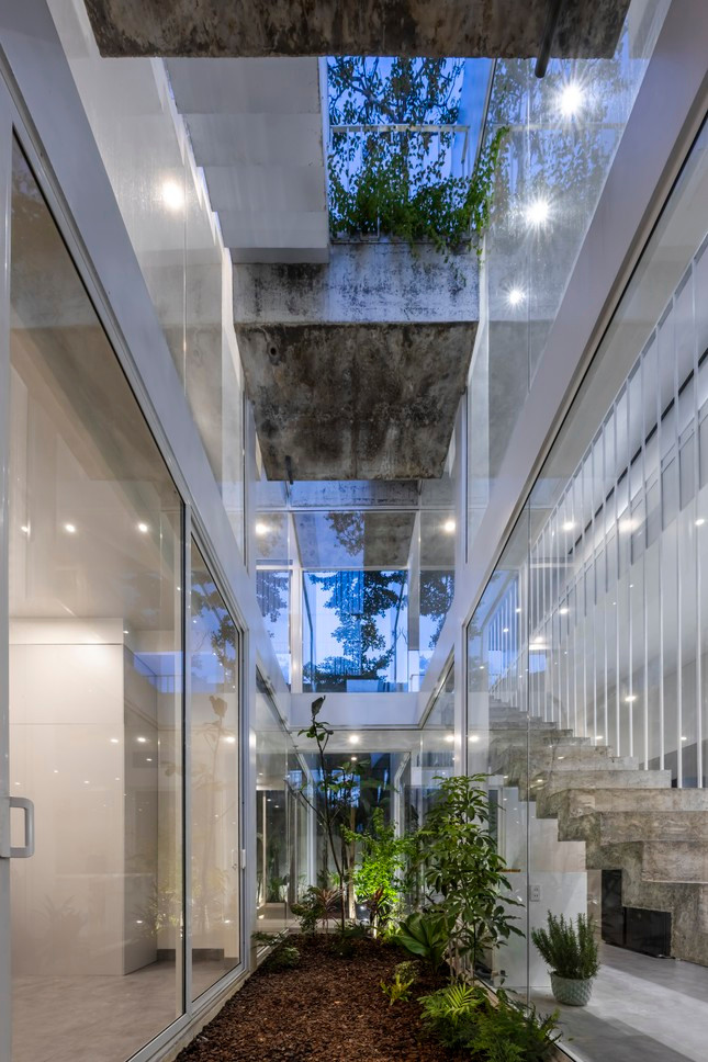 Khu vườn ở dưới tạo bầu không khí trong lành. Nguồn ảnh: Hiroyuki Oki