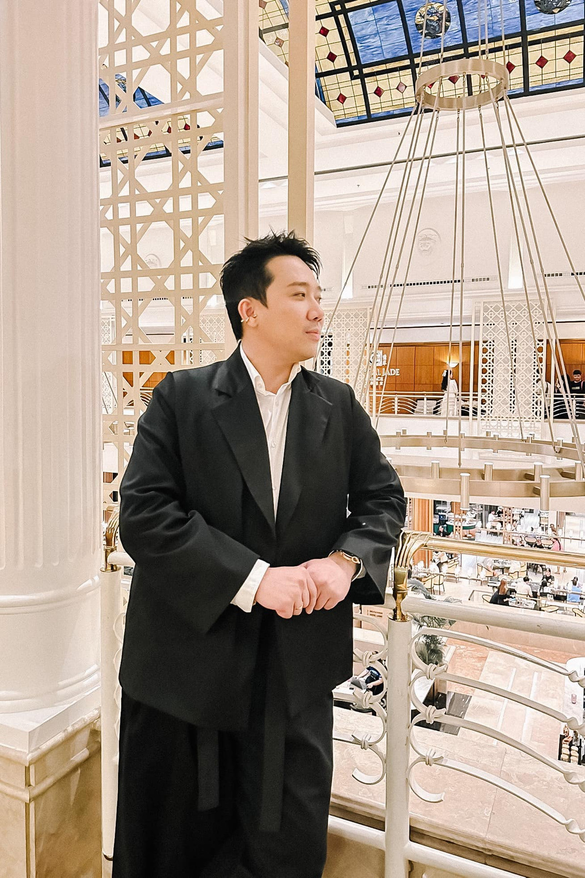  Trấn Thành là một trong những nghệ sĩ hàng đầu Vbiz, sở hữu khối tài sản nghệ thuật đồ sộ từ sân khấu, MC đến phim ảnh. Nhờ đó, MC Trấn Thành được biết đến như một đại gia ngầm trong làng giải trí. Ảnh: FBNV