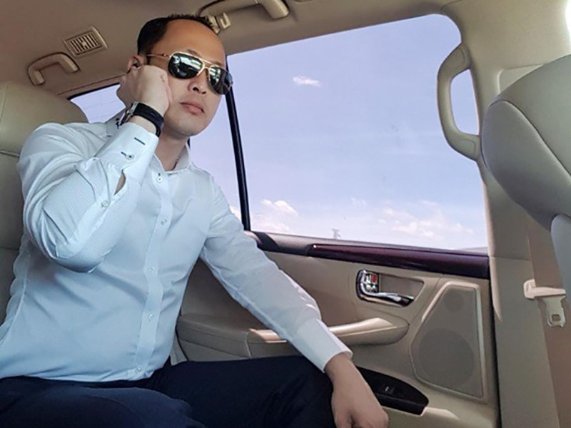 Một số bạn bè của Công Lý tiết lộ, thiếu gia Cà Mau luôn hào phóng trong các cuộc chơi, thường bao tiền cho các cô đào đẹp, hát hay. Ảnh: Facebook