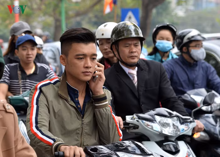 Theo thống kê, vào dịp lễ, Tết, việc sử dụng đồ uống có cồn tăng vọt, cùng với sự chủ quan trong khi tham gia giao thông rất có thể gây ra những hậu quả đáng tiếc.