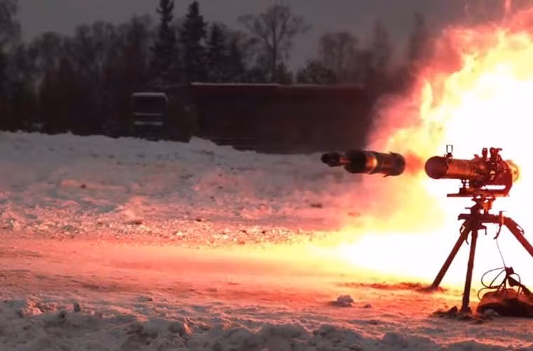 Đạn PG-29V chuyên dùng chống xe tăng bọc giáp phản ứng nổ ERA. Trong đó, đầu đạn lõm phía trước cỡ 64mm chịu trách nhiệm phá giáp cảm ứng nổ gắn trên xe tăng. Đầu đạn thứ 2 cỡ 105,2mm xuyên giáp chính của xe. Nguồn ảnh: Youtube