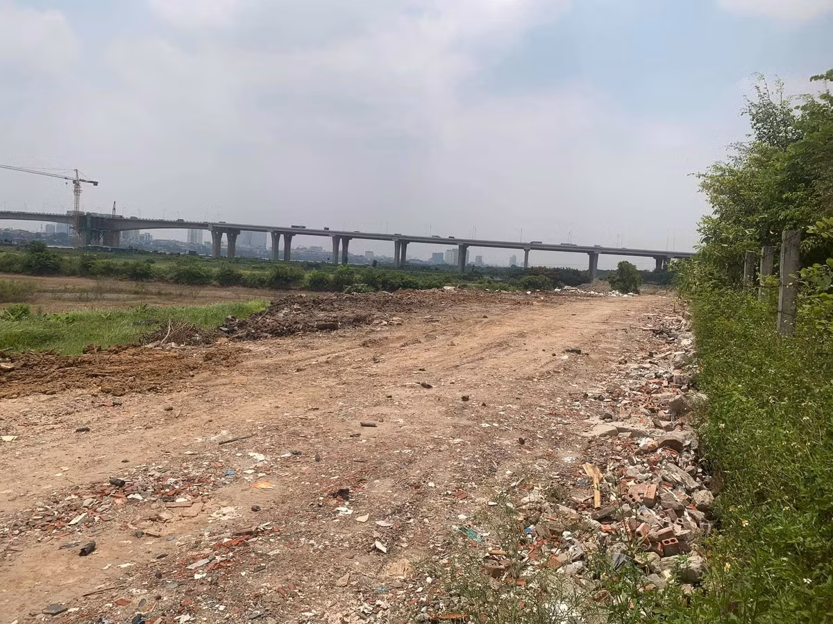 Trang tron do rac, phe thai xay dung tai bai song Hong-Hinh-6