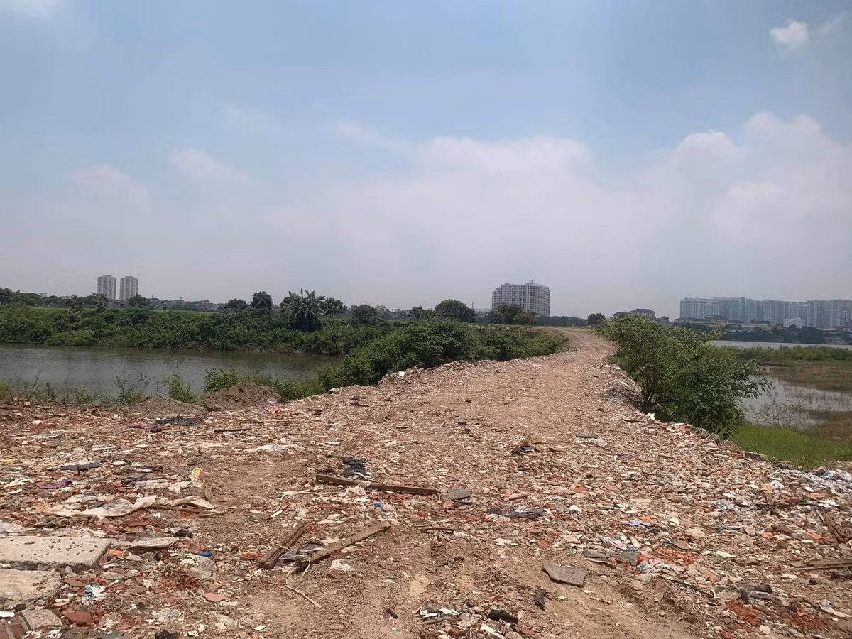 Trang tron do rac, phe thai xay dung tai bai song Hong-Hinh-4