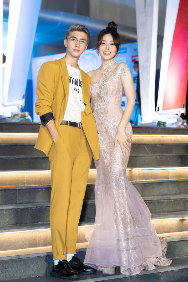 A hau Phuong Nga: Vuong nghi an sua mui, bi che bai kieu toc-Hinh-4