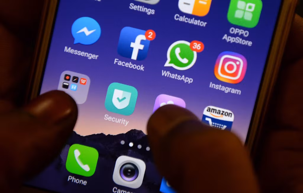 Mark Zuckerberg ngay cang giong 'vi vua’ trong de che Facebook-Hinh-4