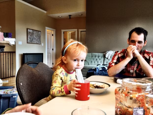 "Con gái tôi cảm thấy 1 ống hút là chưa đủ"