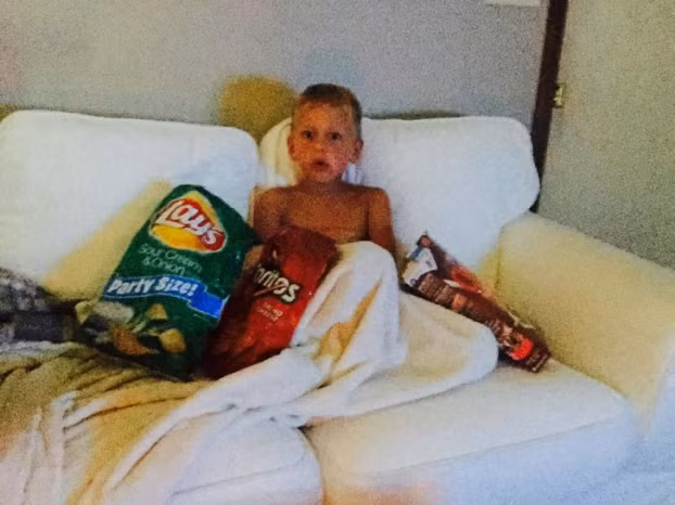 "Bắt quả tang con trai tôi đang xem hoạt hình lúc 3 giờ sáng. Thằng bé không nghĩ sẽ bị bắt gặp"