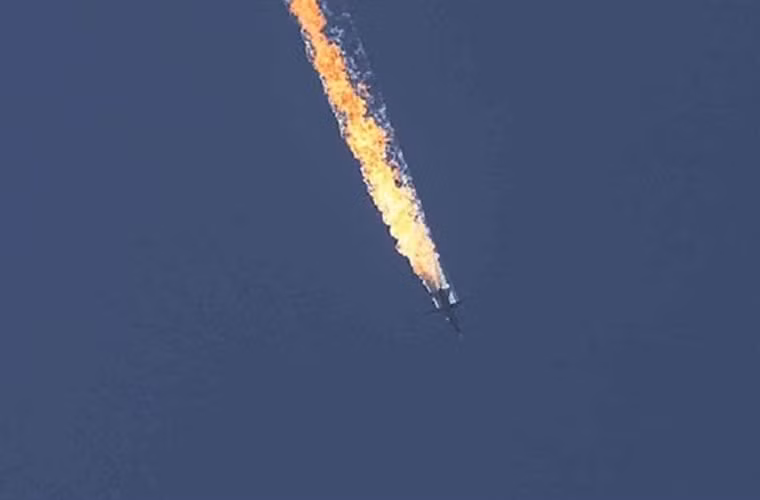 Hôm 24/11, thế giới tiếp tục nhận thông tin chấn động, máy bay Su-24 Nga bị bắn rơi bởi tiêm kích F-16 Thổ Nhĩ Kỳ. Chính quyền Thổ sau đó tuyên bố rằng, hành động tấn công của họ do Su-24 Nga đã vi phạm không phận 17 giây. Tuy nhiên, phía Nga ngay lập tức công bố loạt bằng chứng cho rằng máy bay Su-24 không hề vi phạm không phận.