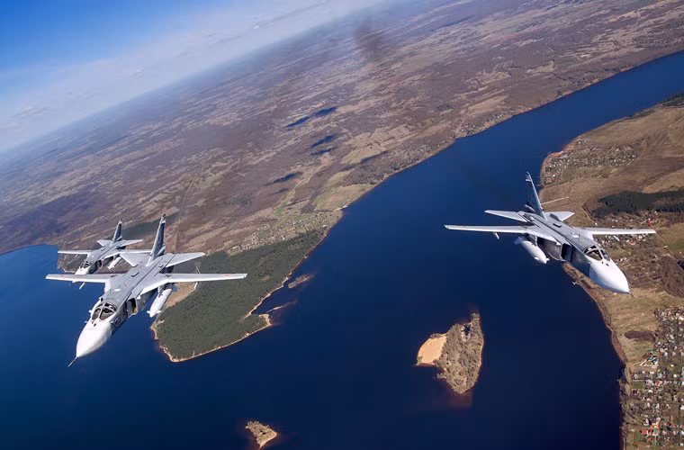 Theo tài liệu của nhà sản xuất, máy bay ném bom Su-24 cũng có khả năng không chiến nhưng là hạn chế hơn nhiều so với các máy bay tiêm kích đa năng hay tiêm kích đánh chặn tốc độ cao.