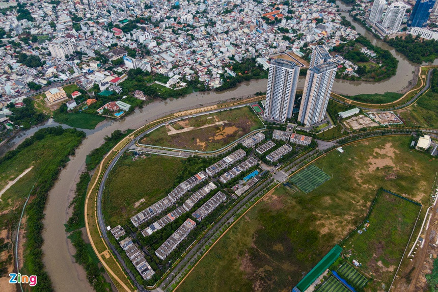 Trong năm 2018, chủ đầu tư Keppel Land dự kiến phát triển phân khu căn hộ Palm Garden với quy mô 1,9 ha với 641 căn hộ cao cấp nằm liền kề với phân khu Palm Heights hiện hữu. Tuy nhiên, sau 2 năm nhận tiền đặt cọc của khách hàng, vào ngày 26/5 vừa qua, chủ đầu tư này đã phải đơn phương hủy hợp đồng đặt cọc và trả tiền lại cho khách hàng.