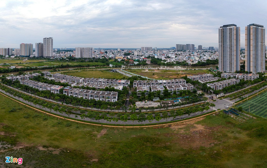 Một trong những dự án hiếm hoi đã tương đối hoàn thiện và thu hút một nguồn cư dân về sinh sống là dự án Palm City với quy mô 30,2 ha do Keppel Land làm chủ đầu tư cùng hai đối tác là Tiến Phước và Trần Thái phát triển.
