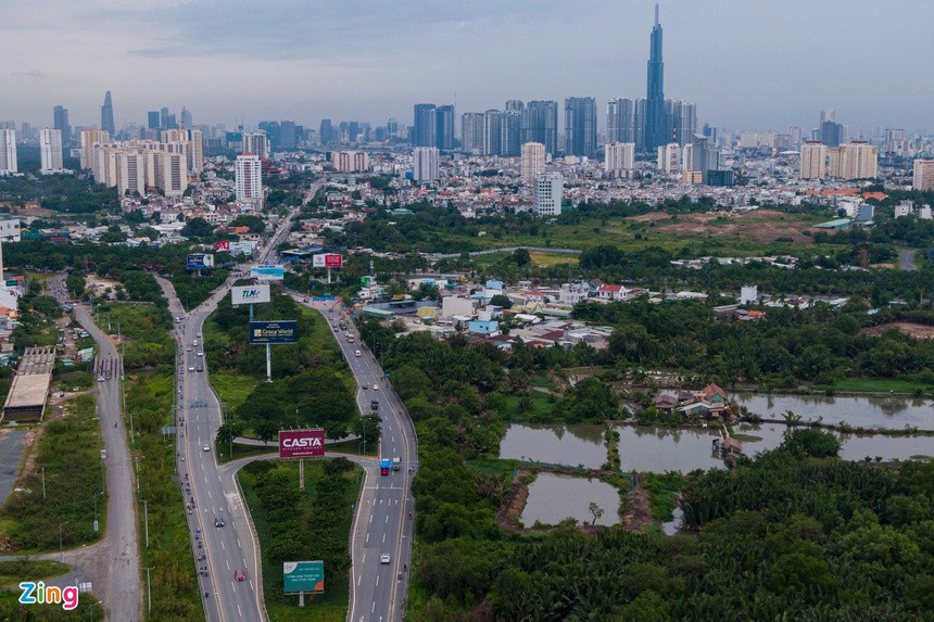 Khu vực với hạ tầng giao thông hiện hữu, kết nối với trung tâm quận 1 và khu đô thị mới Thủ Thiêm thông qua các trục đường chính như Xa lộ Hà Nội, đại lộ Mai Chí Thọ, cao tốc TP.HCM - Long Thành. Bên cạnh đó, khu vực Rạch Chiếc cũng được bao bọc bởi nhiều dự án có quy mô lớn của TP Thủ Đức như Khu liên hợp thể dục thể thao Rạch Chiếc, Khu công nghệ cao TP.HCM...
